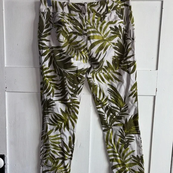 New York & Company Green Leaf Print Pants Size 6 - Picture 8 of 9